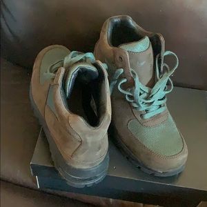 Air Max Goadome Nike Boots sz 6.5